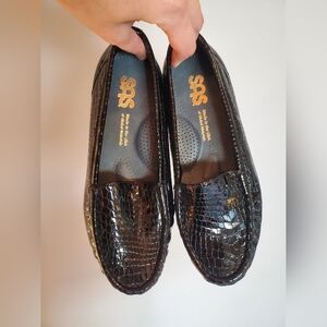 SAS Black Crocodile Pattern Loafers